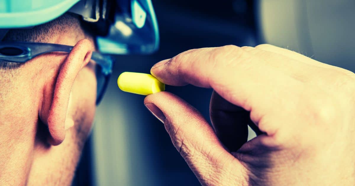 connection between your ear plugs and tinnitus symptoms